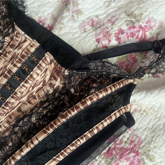 Corset from Victoria’s Secret never used and cheetah print with lace! - Picture 4 of 4